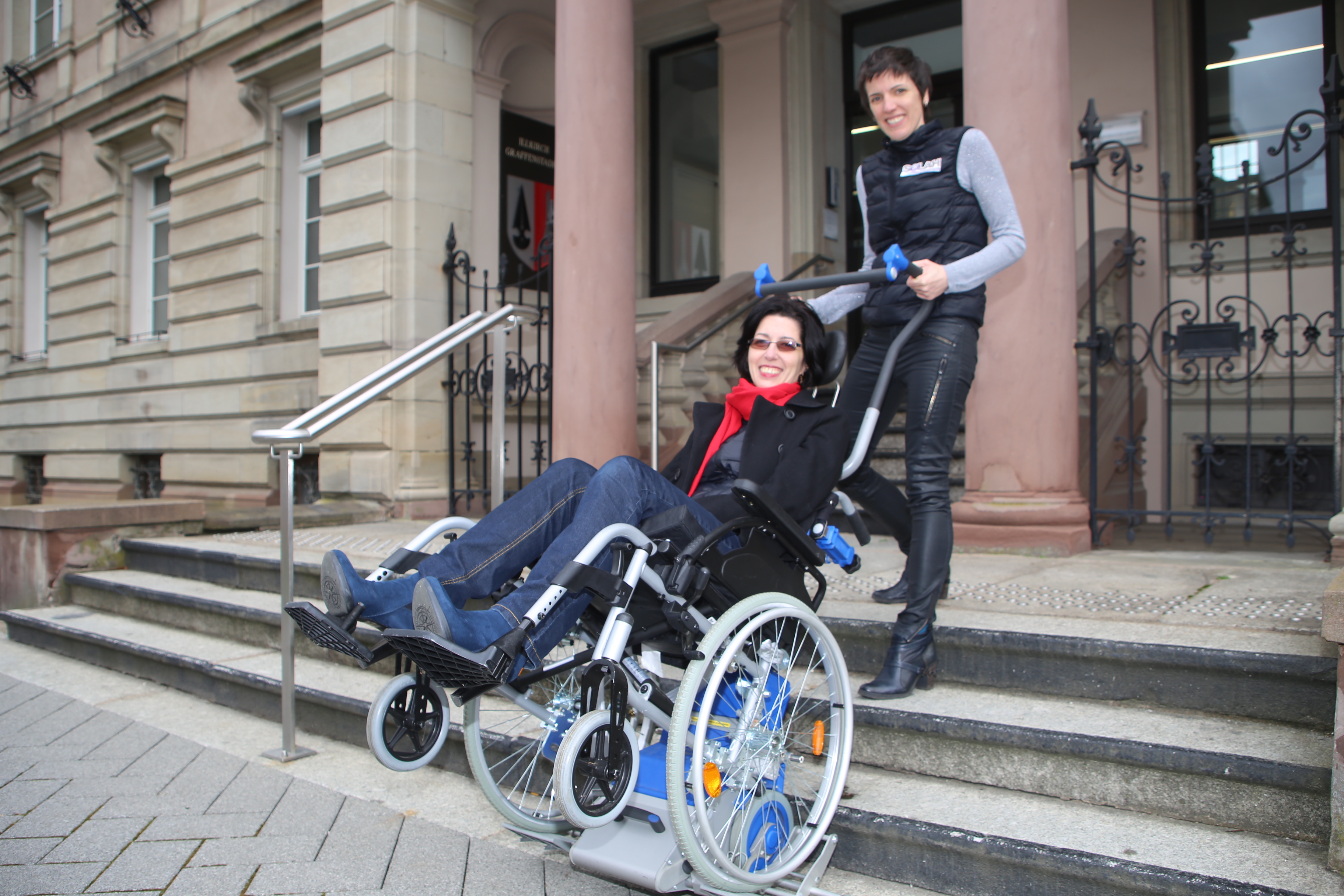 Monte escalier manuel pour fauteuil roulant - Solah Alsace